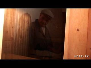 Libertine Francaise Sodomisee Au Sauna Dans Un Plan A 3 Avec Papy Voyeur