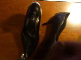 Shoejob Big Load Cum On High Heels